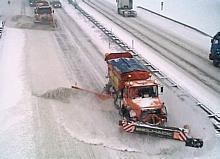 Der Winter kommt meist unverhofft. Dementsprechend gerüstet sollten die Autofahrer sein. Foto: VDStra-Fachgewerkschaft/auto-reporter.net